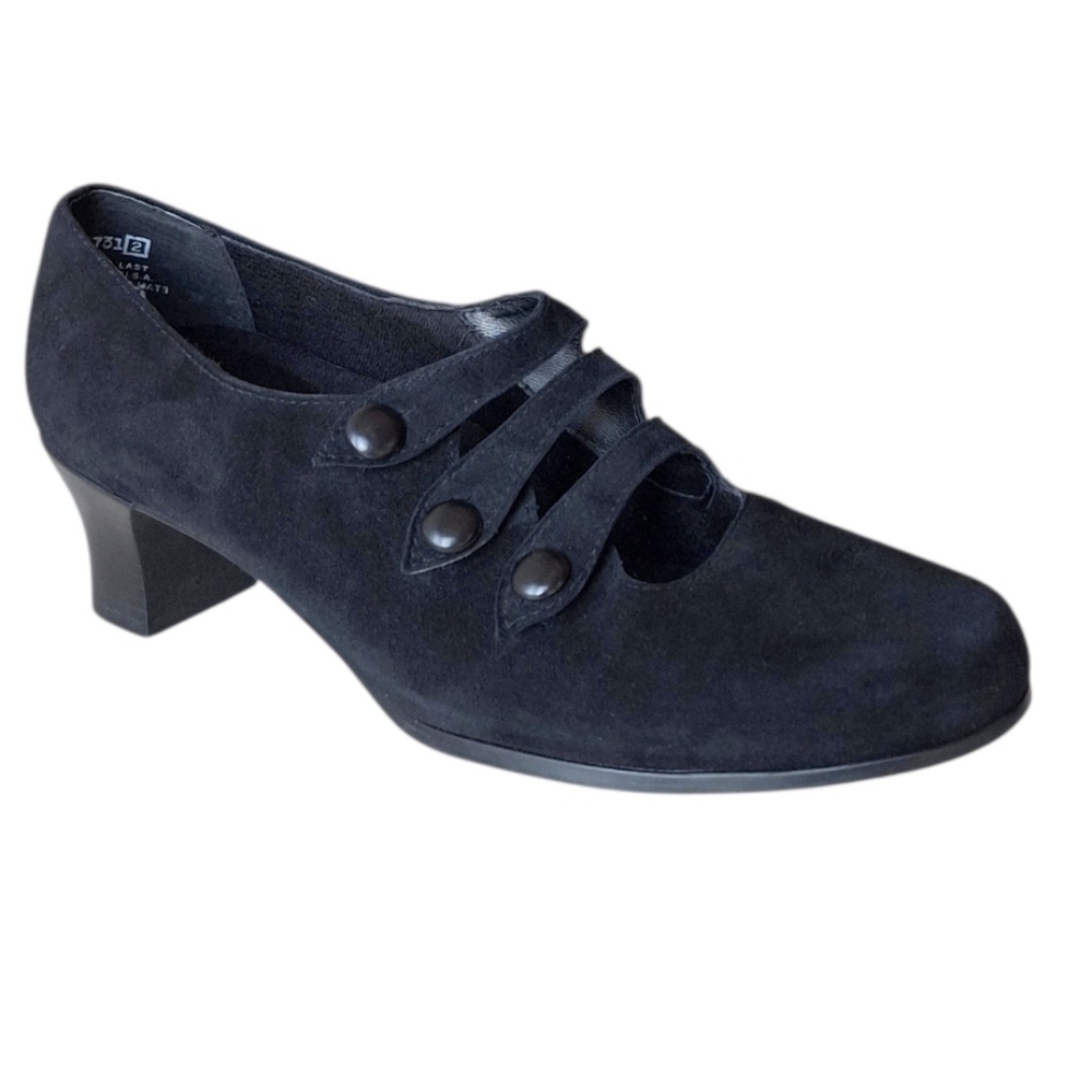 Munro Black Suede Low Heel Pumps  2” Heel Business Casual Size 8 Narrow